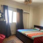 شقة مشمسة مساحة ٢٠٠ متر مفروشة ومجهزة بالاجهزة الكهربائية و التكيفات و النت تيلفون خاص بالوحدة