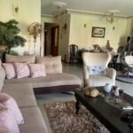 شقة مشمسة مساحة ٢٠٠ متر مفروشة ومجهزة بالاجهزة الكهربائية و التكيفات و النت تيلفون خاص بالوحدة