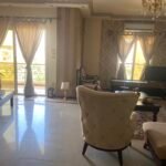 شقة مشمسة مساحة ٢٠٠ متر مفروشة ومجهزة بالاجهزة الكهربائية و التكيفات و النت تيلفون خاص بالوحدة