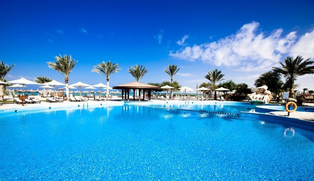 الخدمات والمرافق في قرية جولدن بيتش 2 رأس سدر