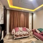 شقة مفروشة فرش راقي للايجار في كمبوند وصال ريزيدانس ارضي بحديقة