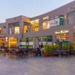محل دور ارضي ستريت ليفل علي محور جمال عبد الناصر مباشره مساحه 76 م + 24 م اوت دور استلام وتشغيل اقل من سنه