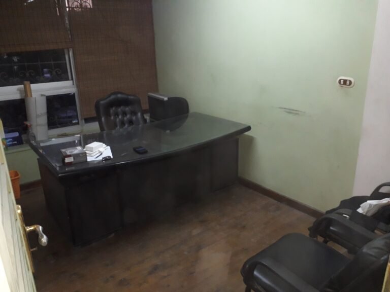 مكتب إداري مرخص + جراج واسع للبيع فى قلب سموحة