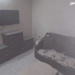 شقة مفروشة للإيجار بسعر مناسب للجادين على شارع رئيسي مباشرة(عائلات فقط)