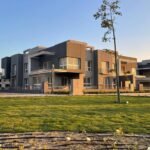 كمبوند شامل جميع المرافق والخدمات