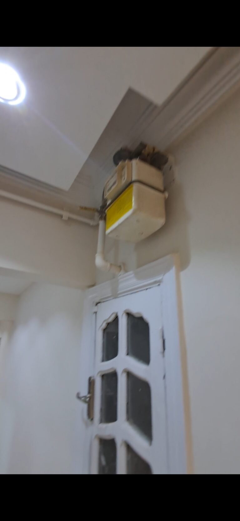 شقة المنشية الرئيسى ميدان الساعة الدور الخامس برج اسانسير ٣ غرف ٢ حمام