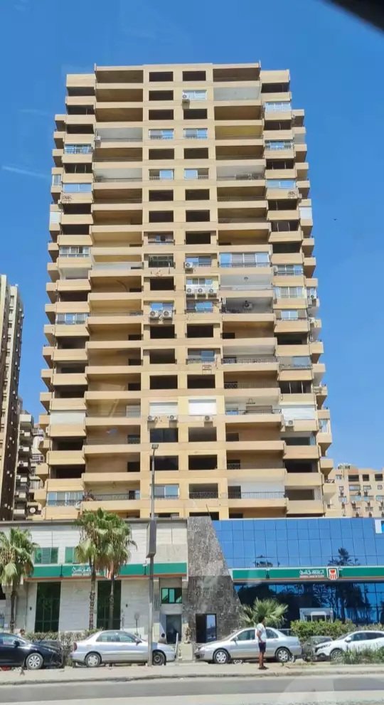 شقة للبيع في المعادي بمساحة 195 متر بشارع كورنيش المعادي