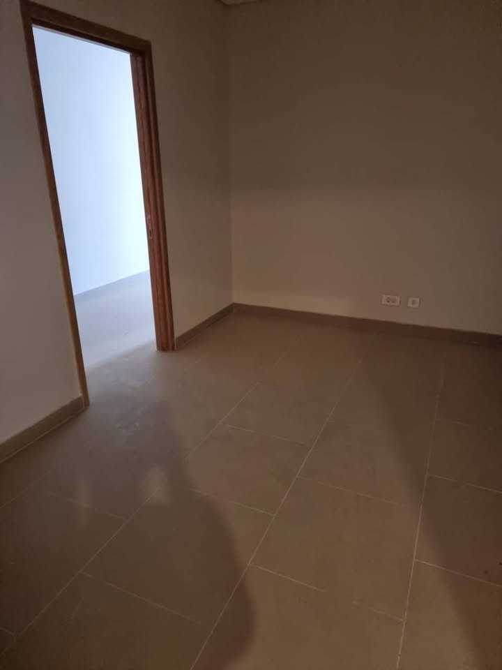 عيادة للبيع في بيڤيرلي هيلز الشيخ زايد