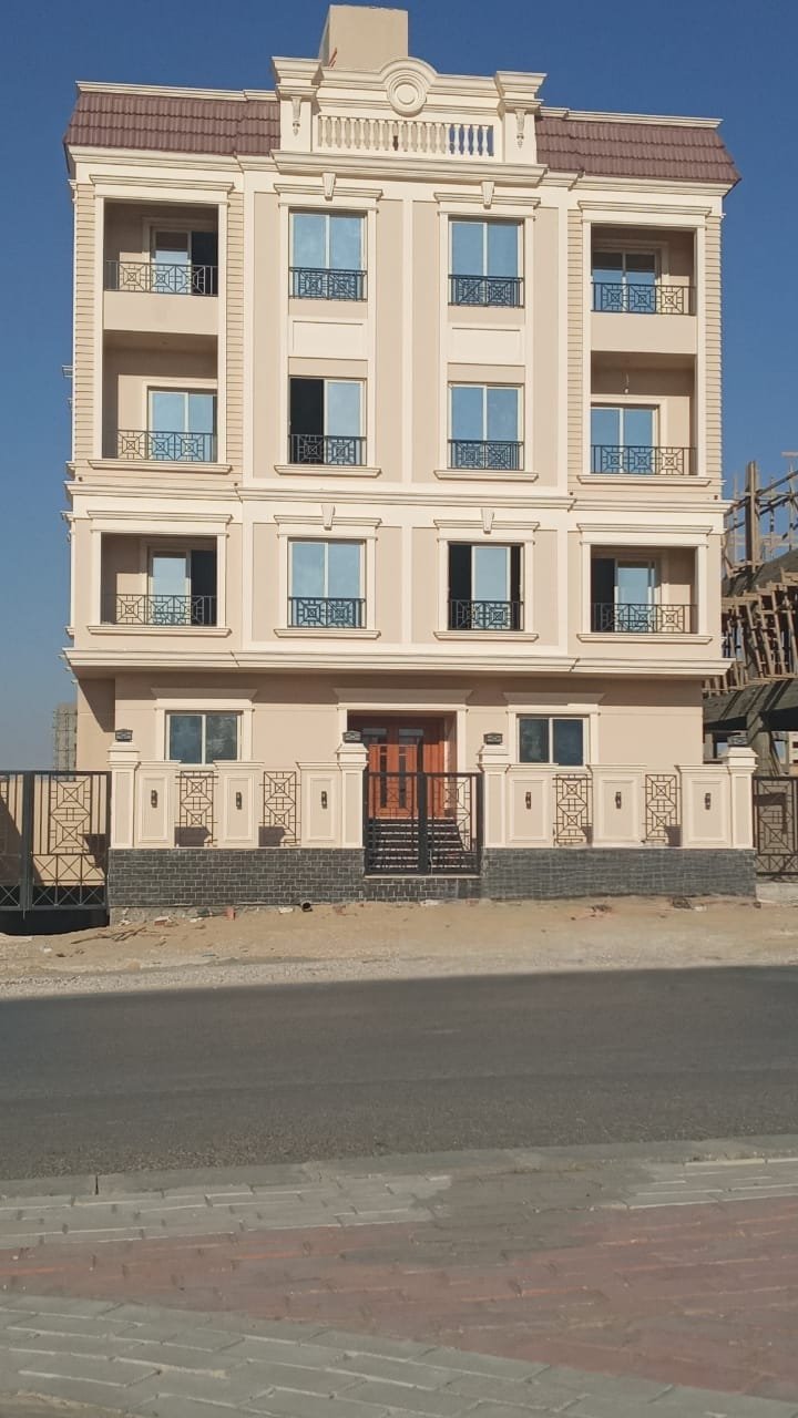 شقة بالتجمع الخامس بيت الوطن الحي الأول بمساحة 187 متر