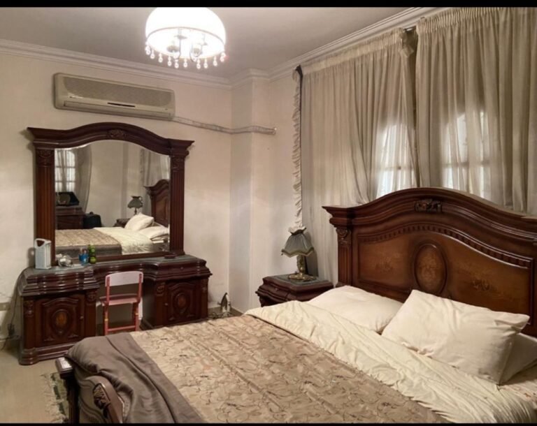 شقه للإيجار لالحى الثالث مجاوره٢ غرفتين وريسبشن ثلاث قطع موقع متميز