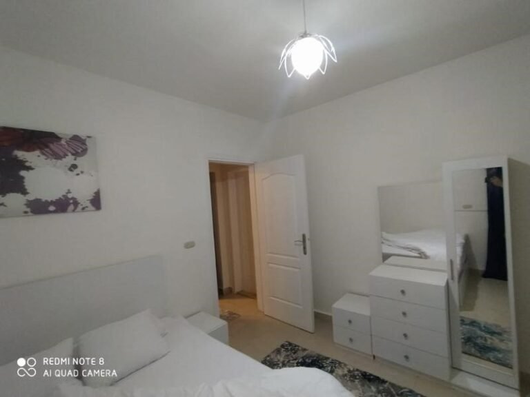 شقه فندقيه مفروشه للايجار فى الشيخ زايد