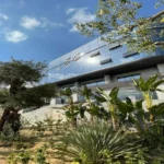 فرصة مكتب للايجار مباشرة على التسعين الجنوبى التجمع الخامس