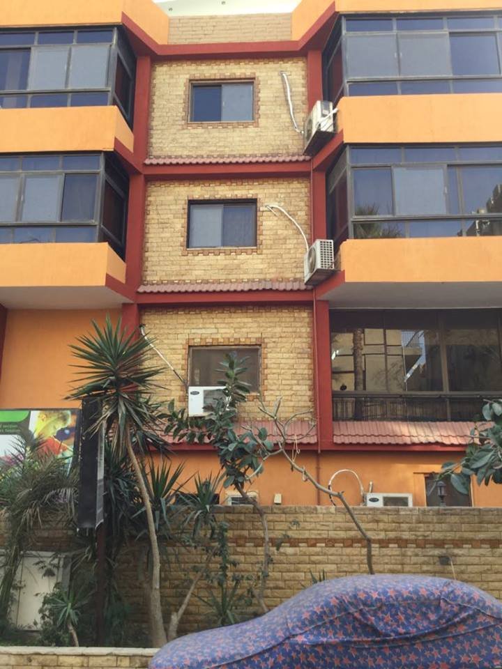 APARTMENT BUILDING IN A PRIME AREA NEAR THE NEW EGYPTIAN GRAND MUSEUM