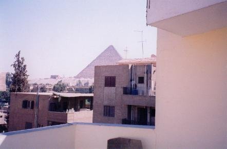 APARTMENT BUILDING IN A PRIME AREA NEAR THE NEW EGYPTIAN GRAND MUSEUM