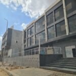 محل ارضي مجهز مطعم للايجار بمول فاليو بمدينة الشروق