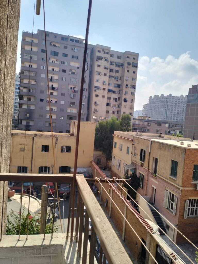 شقة أمام نادي سبورتنج متفرع من ابوقير