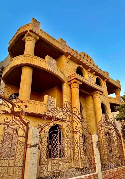 ‎فيلا ضحمة تعتبر عمارة للبيع في الياسمين ١ التجمع الأول بسعر مغري