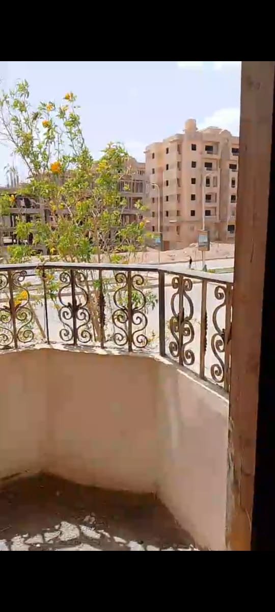 شقه للبيع 155م شارع رئيسي السياحية أ فرصة مميزة