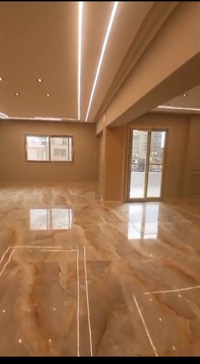 شقة فاخرة 250م أول سكن موقع فوق الممتاز بين عباس العقاد ومكرم عبيد Code T401