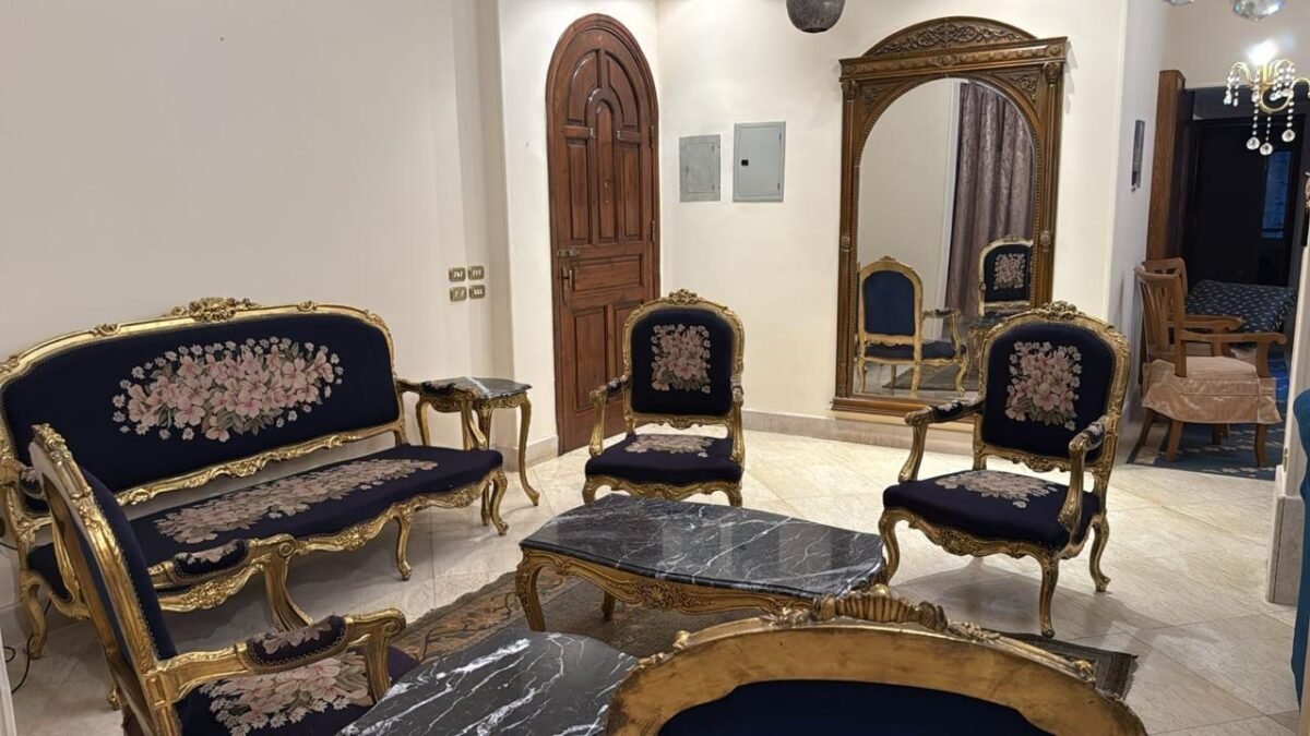شقة سكنية مفروشة ١٦٠ متر للإيجار الشهري شارع الدقي الرئيسي (الوسطاء يمتنعون)