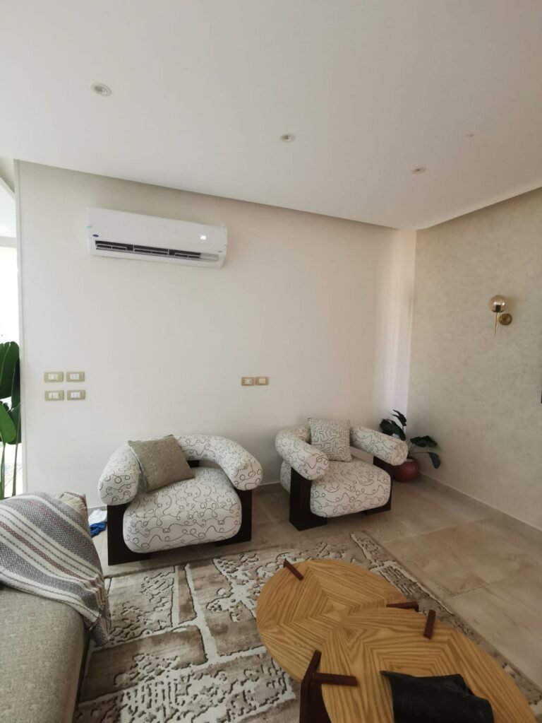 شقة مفروشة للإيجار في كمبوند 90 أفينيو،تطل علي الجامعه الامريكيه في قلب التجمع الخامس
