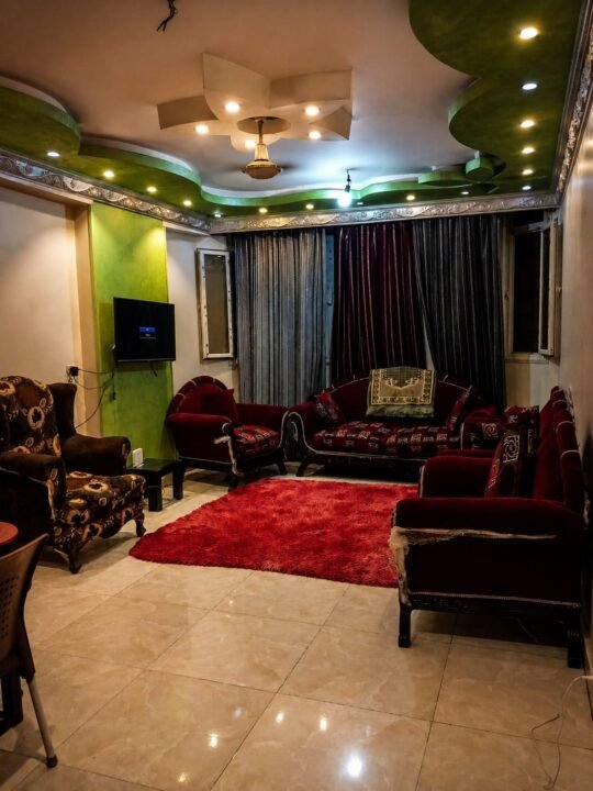 شقة لُقطة بتشطيب Ultra Super Lux في قلب العشرين بفيصل