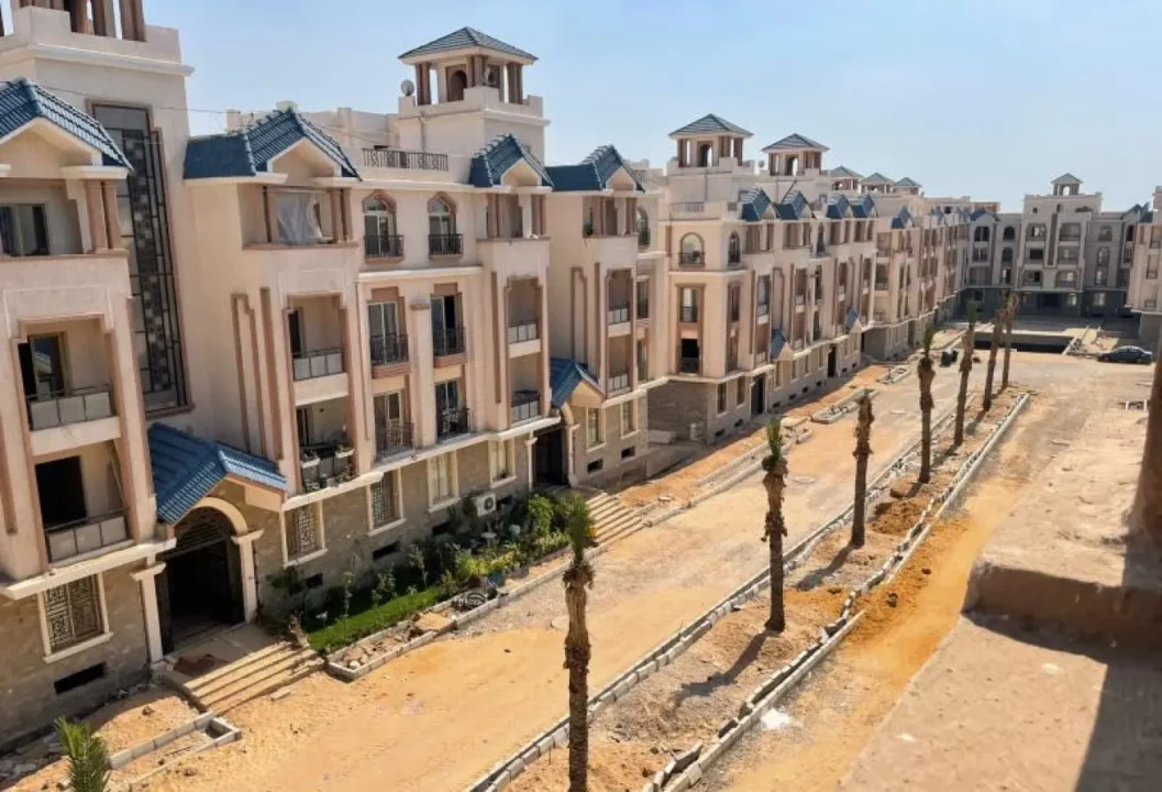دوبلكس للبيع بكمبوند بقلب العبور