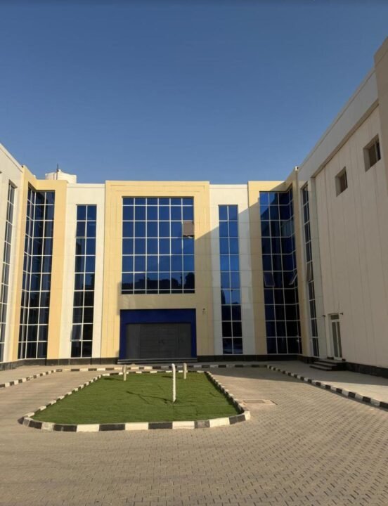 للبيع بالخمائل دور كامل طبى / ادرى مساحه 870 م متشطب بالكامل