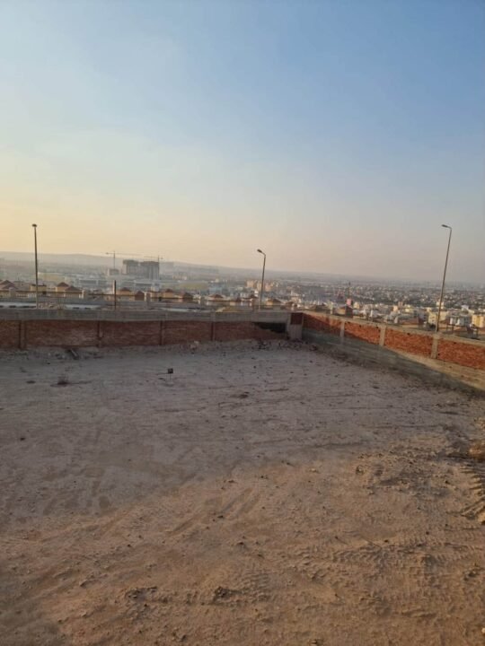 قطعه ارض بالشيخ زايد كومبوند الخمائل الهضبه ڤيو مميز جدا 585 متر