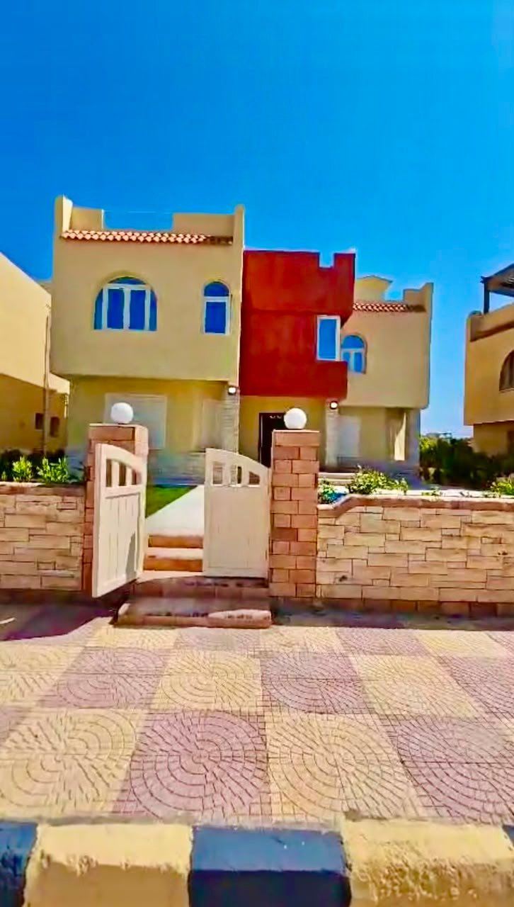 فيلا مستقله تقسيط بالساحل الشمالي بحمام سباحة