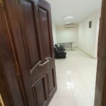 مقر اداري أو عيادة فى المحور المركزي أمام محطة مونوريل الحصري مباشرة للبيع
