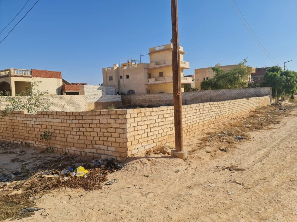 ارض بموقع مميز ك ٣.٥ مطروح عقد اخضر
