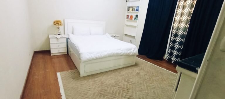 شقه فندقيه للايجار اليومي والشهري المهندسين شارع العلمين من احمد عرابي الرئيسي