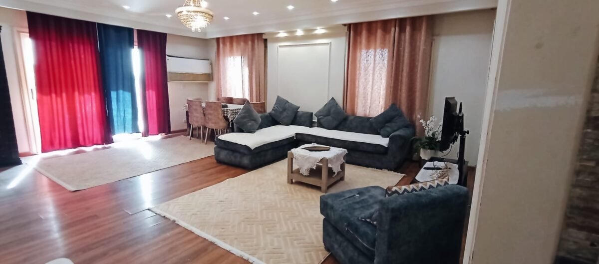 متاحه الان من المالك مباشره للايجار اليومي والشهري المهندسين أمام مشتل العلمين من احمد عرابي الرئيسي